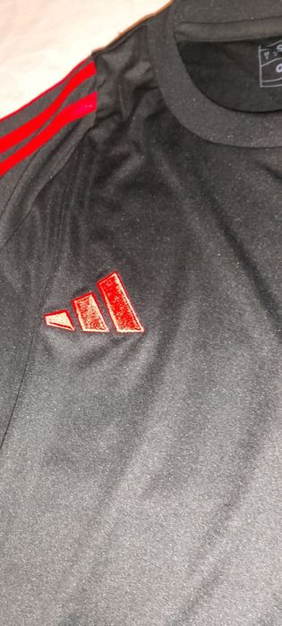 Vând doua tricouríi adidas aeroready