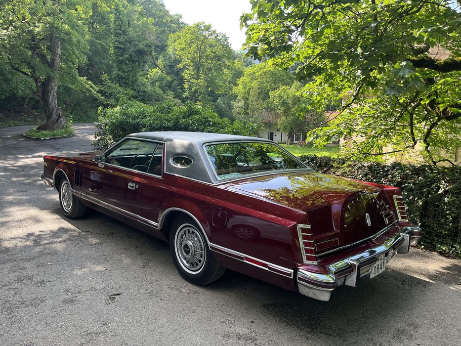 Ретро Автомобил под наем Lincoln Continental Mark V кола