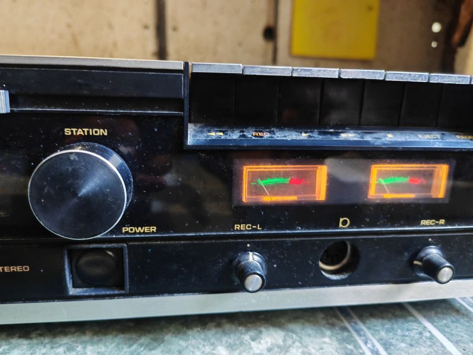 Hitachi  ST2650 радио касетофон и грамофон Dual