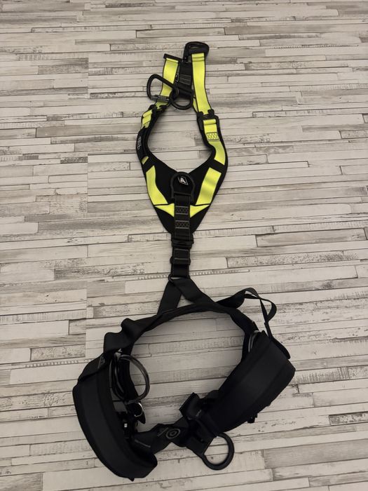 Vand echpament alpinism pret 850 lei