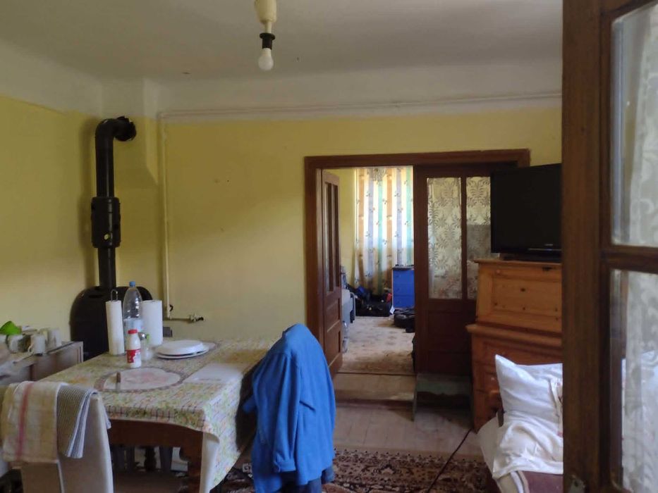 Casa de vanzare impreuna cu 2 terenuri intravilan , formand un tot unitar