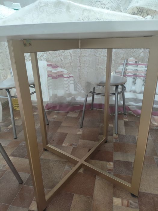 Продам кухон.стол.27000