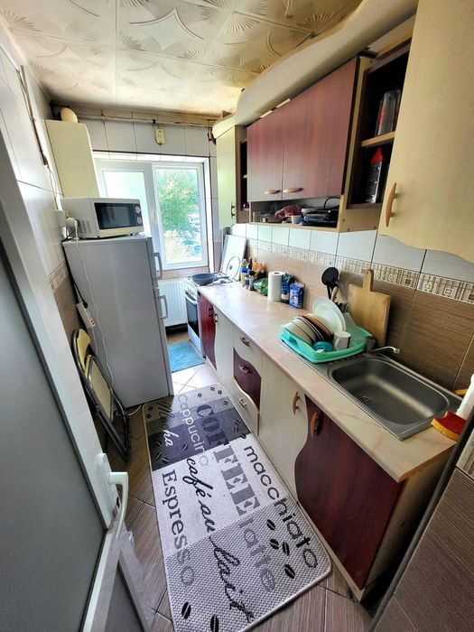Inchiriez apartament in micro 6