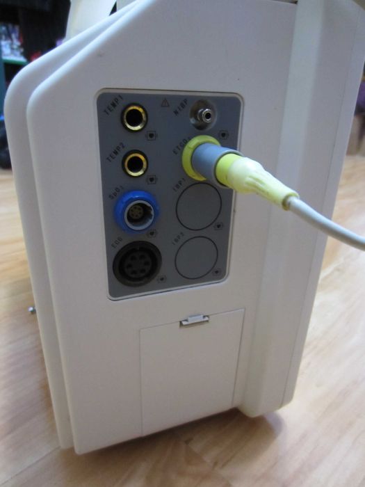 Monitor multiparametric/functii vitale Somo PM12 pt. cabinete etc...