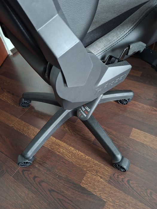 Scaun Gaming Arozzi Avanti, ajustabil, Negru/Gri.