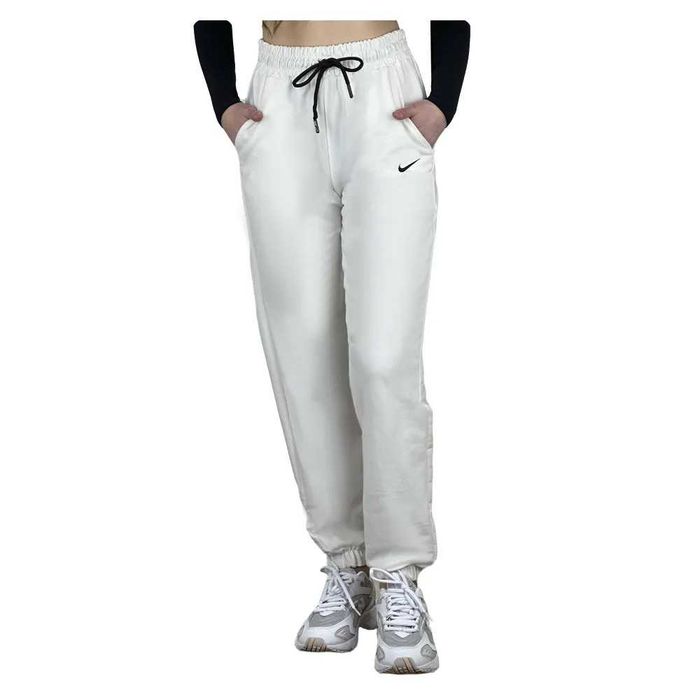 Дамски трикотажен панталон NIKE – комфорт и стил в едно!