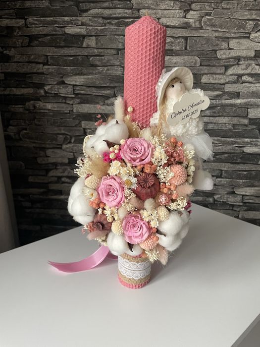Lumânare decorata cu flori stabilizate