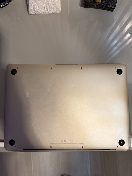 Apple MacBook M cu 2 nuclee