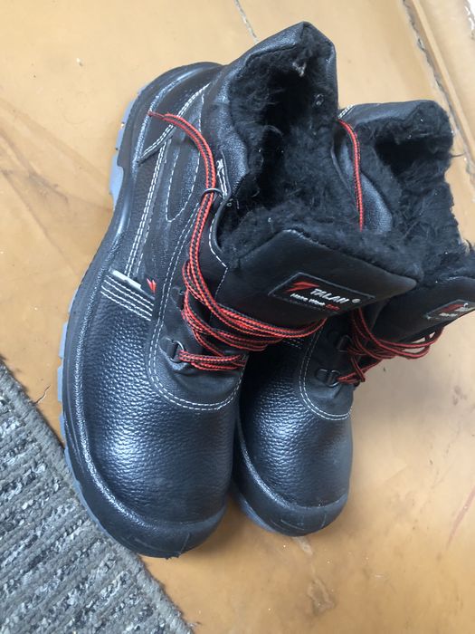 Продам спец обувь новая 44 размер