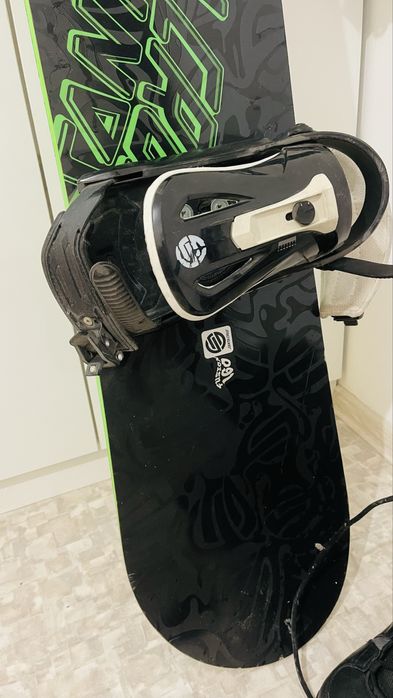 Сноуборд с креплениями