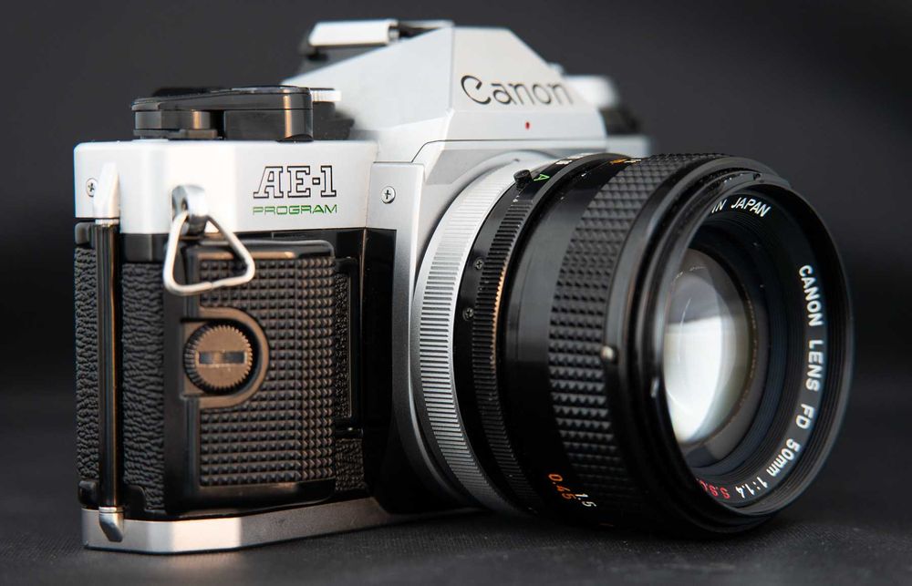 Aparat fotofilm Canon AE-1 Program cu obiectiv Canon 50mm 1.4 S.S.C
