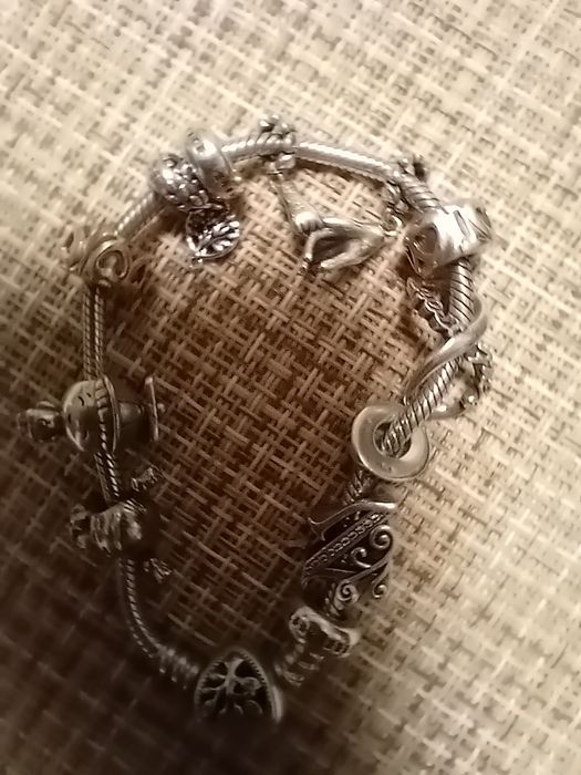 Brățară Pandora cu charmuri 19. cm.