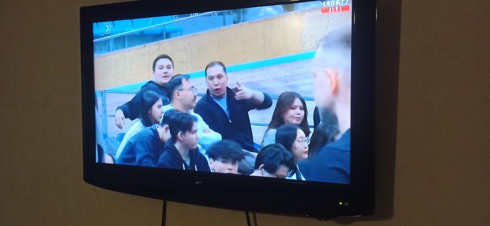 Телевизор LG настенный