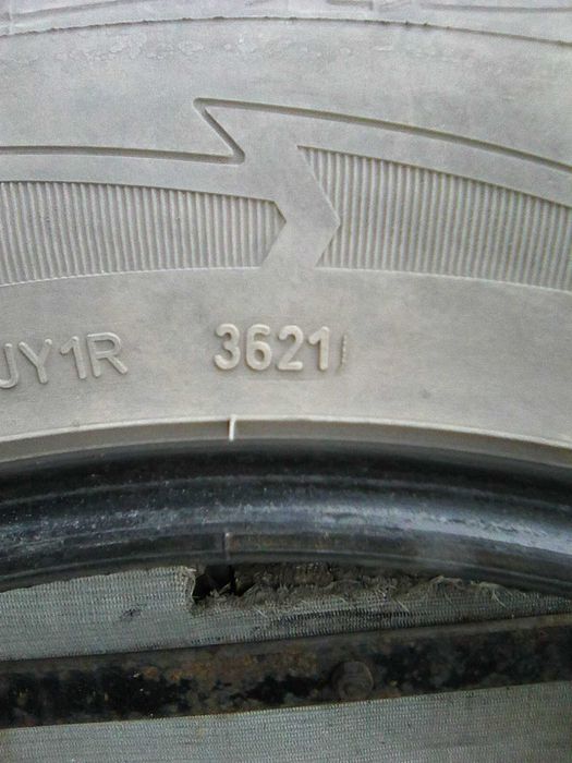 Шины 225/55/18 всесезонные Goodyear.