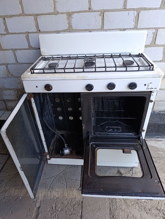 Продам газ плиту! Три конфорки!