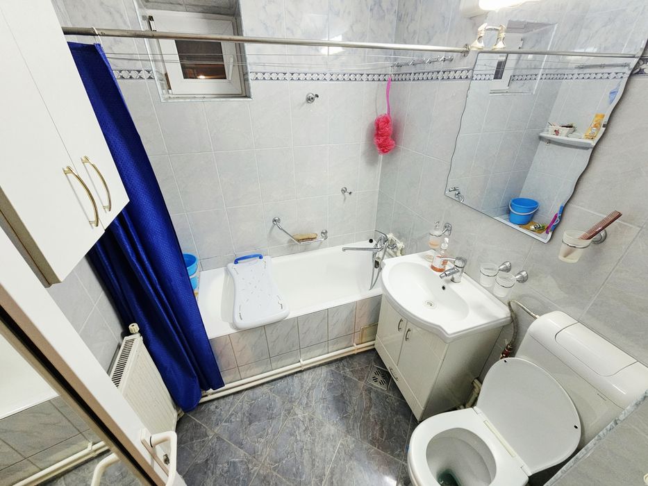 Vanzare apartament 3 camere, zona Catedrala