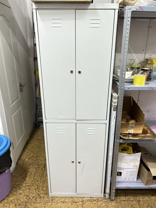 Металлический шкаф