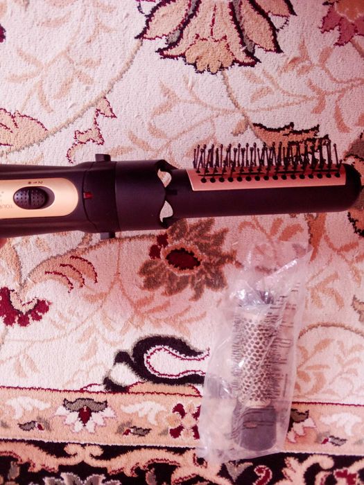 Продам! Фен-щетка Vitek