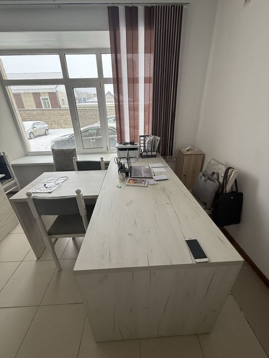 Срочно продаю офисную мебель