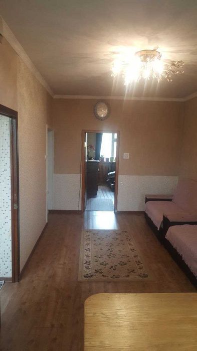 Продаётся 2х комн квартира на Художников. метро БИЙ. 225 школа