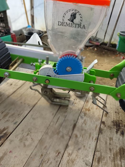 Semanatoare manuala pe 1 rand.