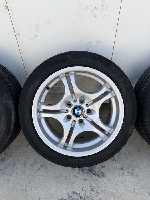 Продавам джанти Спорт пакет Style 68 5x120 72.6  Предни- 7.5Jx17 ET41 Задни - 8.5Jx17 ET50 Стават за е36,е46 и др. Едната джанта има нужда от заварка!