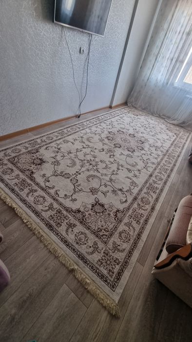 Продам ковры  по  7000 каждая