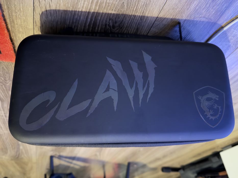 Гейминг Конзола MSI Claw 8 AI+ A2VM (+кейс + докинг станция)