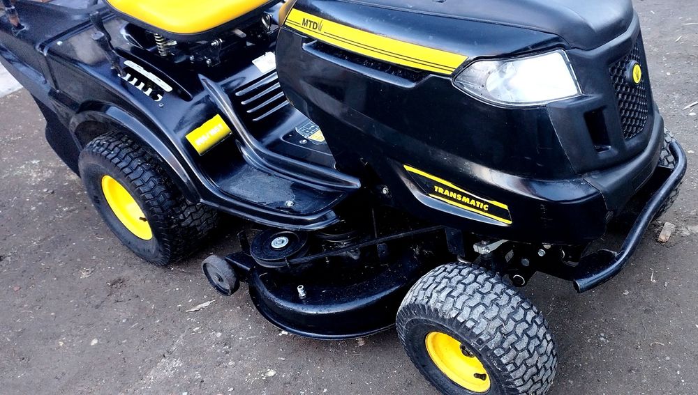 tractoras tuns iarba gazon 2 cilindri 20kw