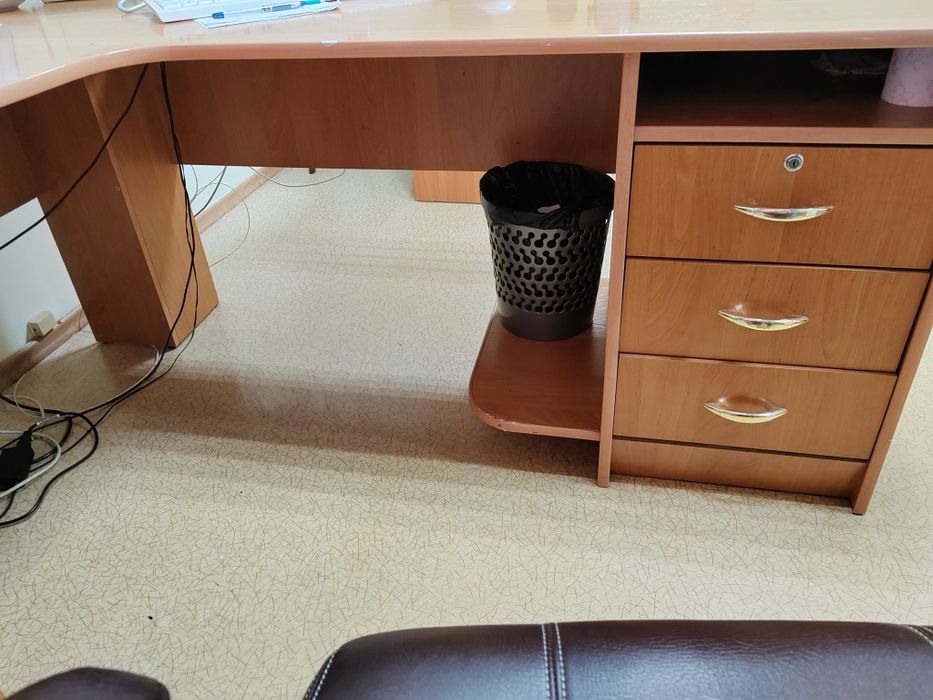 Продам рабочий стол в отличном состоянии