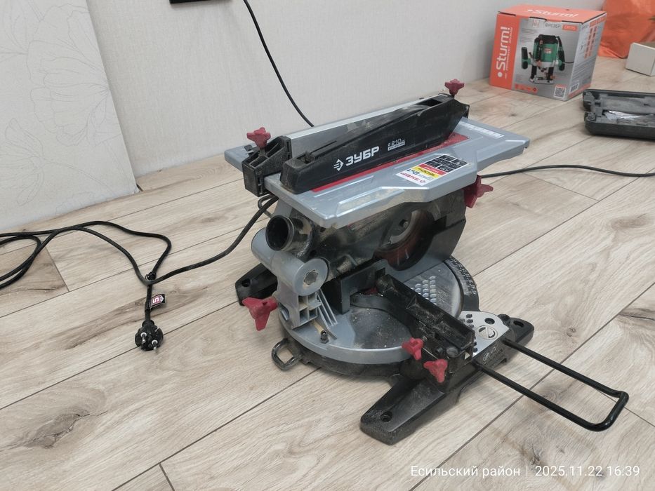 Продам торцовку Зубр