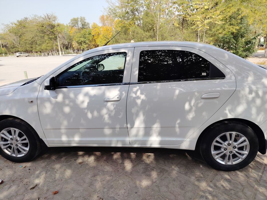 Автомобиль кобальт