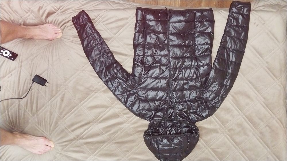 Продаётся лёгкая  куртка с наполнителем
