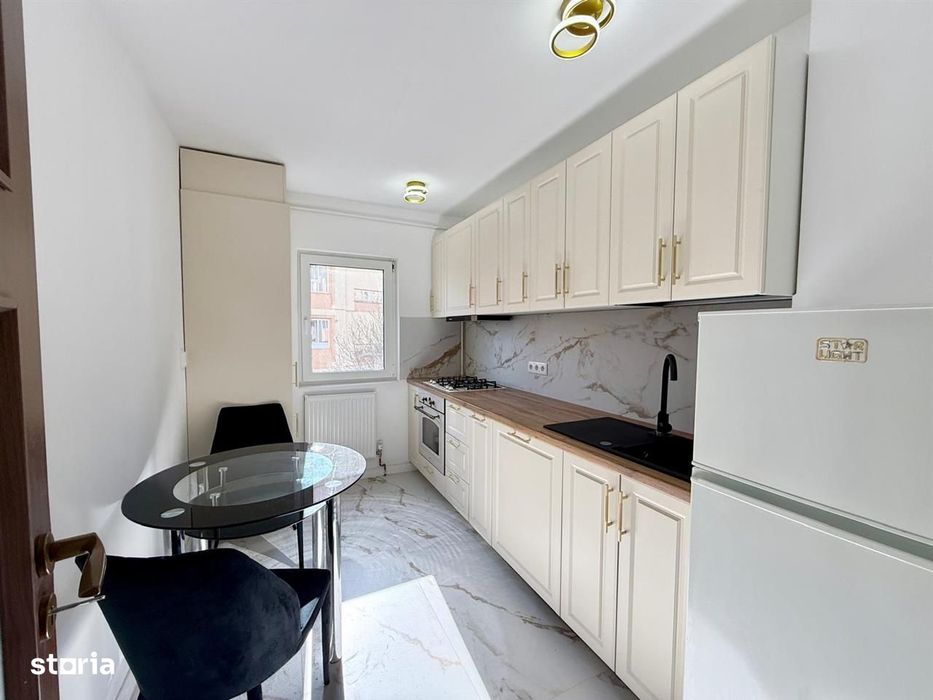 De inchiriat ap 4 camere, decomandat, 2 bai, 2 balcoane - Valea Aurie