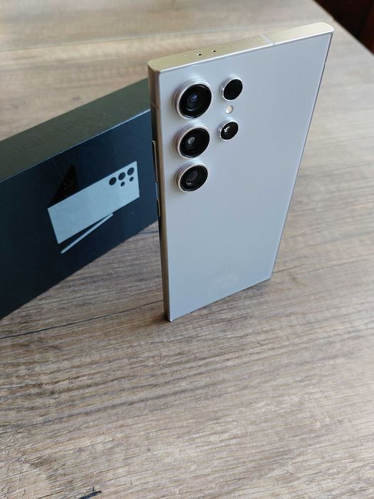 ГАРАНЦИЯ Samsung S24 Ultra 256 12 + зарядно и кейс