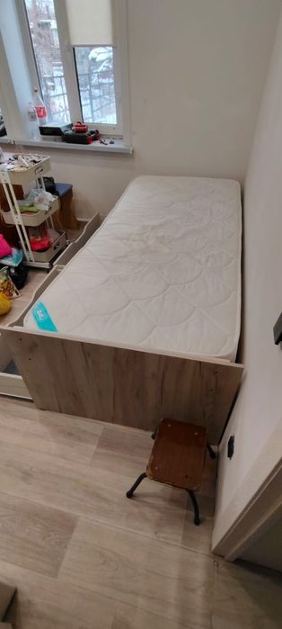 Продам кровать с матрасом