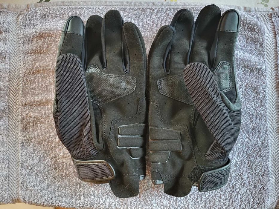 Висок клас яке и ръкавици за мотоциклетисти