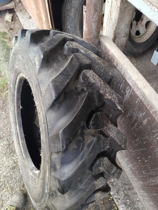 Гуми 5 бр. За камион/ багер/ трактор