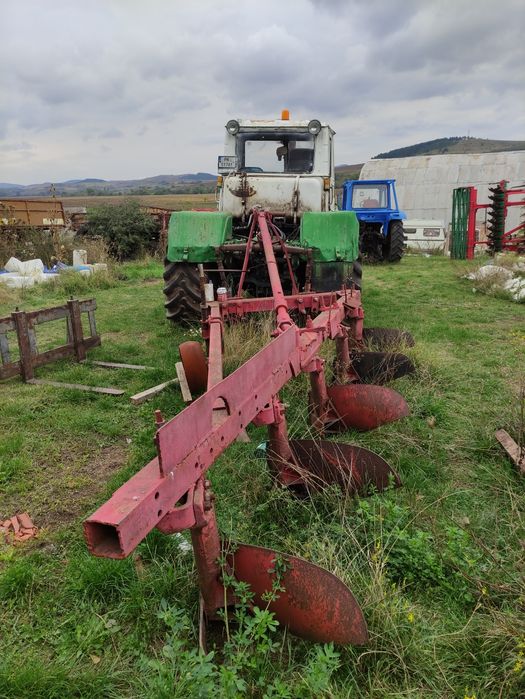 Земеделска техника  (трактори и др.)