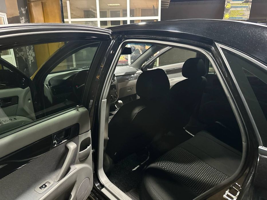 Qora Jentra Chevrolet