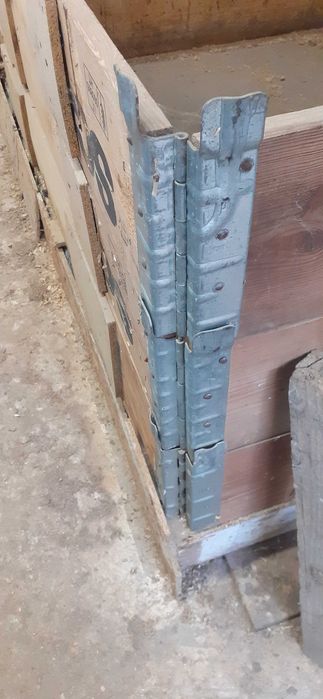 Vând lăzi pentru creșterea puilor.