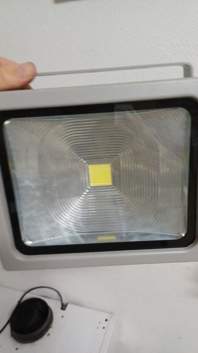 Vand proiector LED V-TAC 30W (VT-4730), nou la cutie.