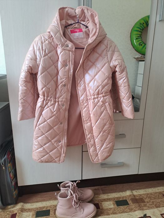 Продам детские демисезонные курку и ботинки