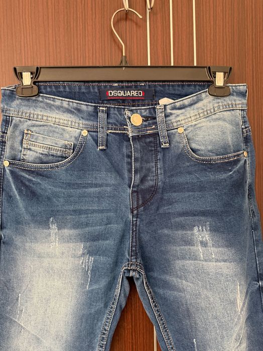 Дънки на марката DSQUARED