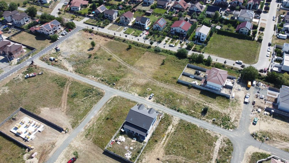 Parcela pozitie foarte buna, toate utilitatile langa Cartier Serena 1