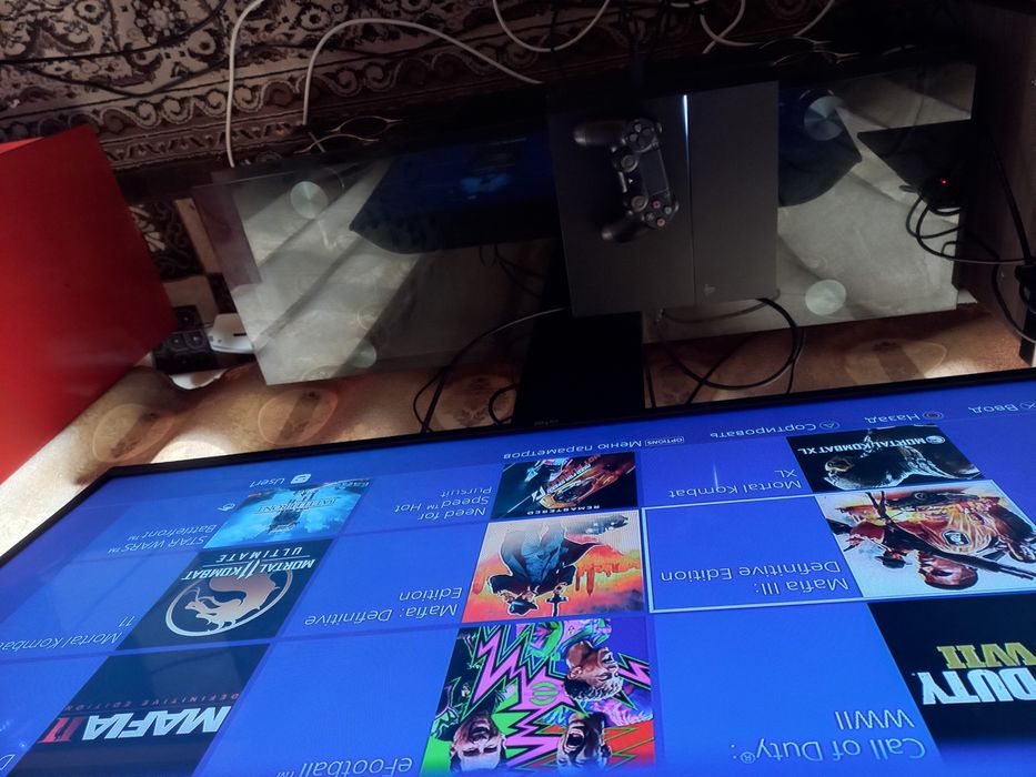 PS4 tiniq 1TB hotirasi o'yinlar yozigan yangi djoystik bor plombasi bo