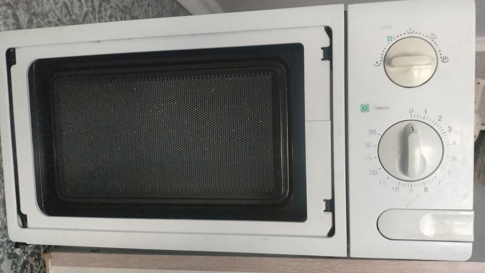 Микроволновая печь в хорошем состоянии  торг есть