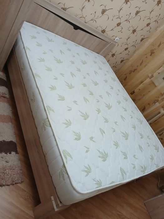 Продаётся спальный гарнитур