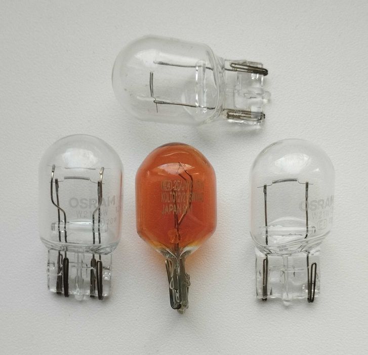 Лампочки для автомобиля 12V