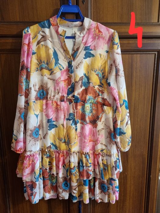 Различни дамски рокли